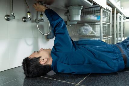 水まわりトラブル4：シンク下から水が漏れている